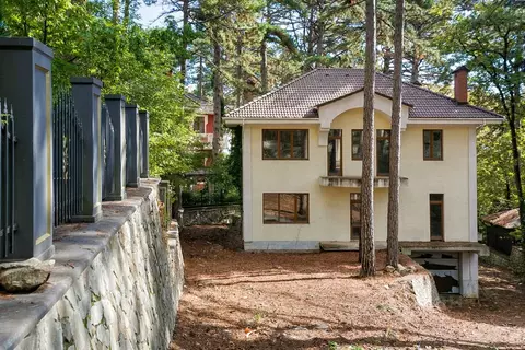 Дом в Крым, Ялта муниципальный округ, пос. Горное ул. Лесная, 21И (300 ...