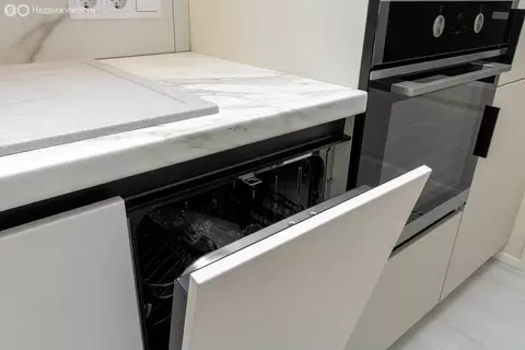 1-комнатная квартира: Тюмень, улица Пожарных и Спасателей, 1 (50 м)