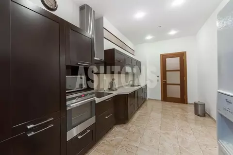 5-к кв. Москва Тверская ул., 28к1 (195.0 м)