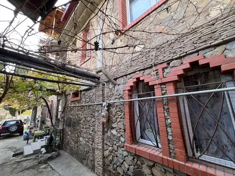 Дом в Крым, Алушта ул. Пуцатова, 10 (212 м)