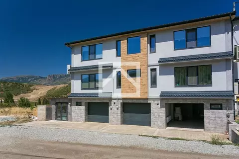 Таунхаус в Крым, Алушта ул. Юбилейная (225 м)