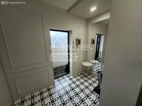 3-комнатная квартира: Туапсе, улица Калараша, 29А (117.2 м)