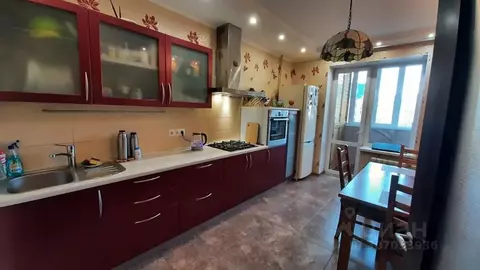 2-к кв. Омская область, Омск бул. Архитекторов, 14/1 (80.0 м)