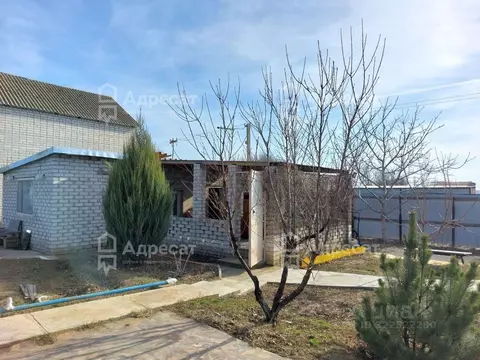 Дом в Волгоградская область, Дубовский район, Пичужинское с/пос, Волга ...