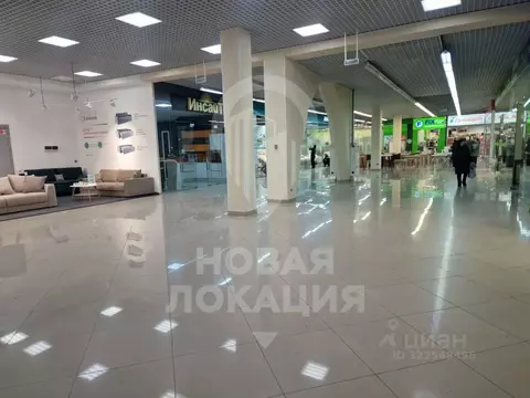 Торговая площадь в Омская область, Омск просп. Комарова, 6 (100 м)