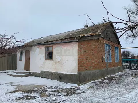 Дом в Калмыкия, Приютненский район, Булуктинское с/мо, пос. Бурата ул. ...