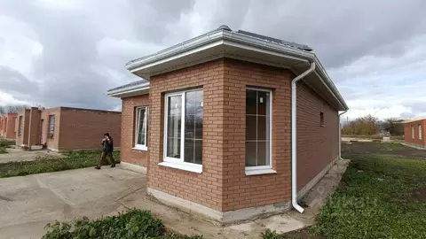 Дом в Краснодарский край, Динской район, Новотитаровская ст-ца Крайняя ...