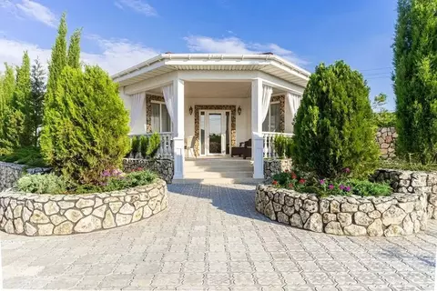 Дом в Крым, Черноморский район, Оленевское с/пос, с. Оленевка ул. ...