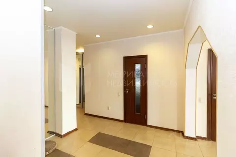 2-к кв. Тюменская область, Тюмень ул. Самарцева, 8 (89.3 м)