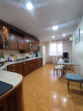 6-к кв. Астраханская область, Астрахань ул. Ахшарумова, 3 (214.0 м)