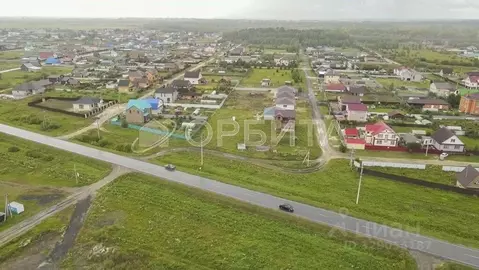 Участок в Тюменская область, Тюменский муниципальный округ, с. Чикча, ...