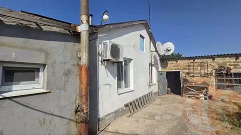 Дом в Крым, Черноморский район, Кировское с/пос, пос. Низовка ул. ...