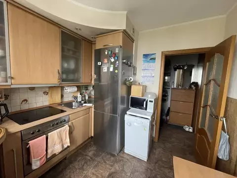 Продается 3-комнатная квартира