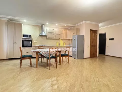 2-к кв. Ставропольский край, Ессентуки Октябрьская пл., 31А (82.0 м)