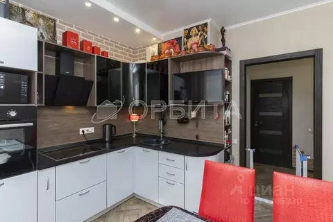 2-к кв. Тюменская область, Тюмень ул. Бориса Житкова, 10 (59.3 м)