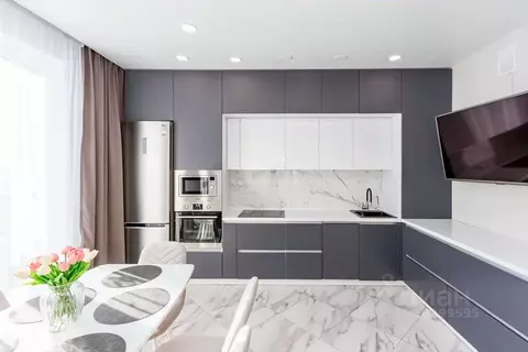 2-к кв. Тюменская область, Тюмень ул. Фармана Салманова, 24 (65.0 м)