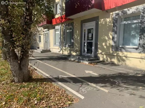 Торговая площадь (145.7 м)