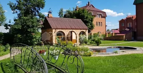 Дом в Тюменская область, Тюмень Три Сосны мкр, ул. Липовая (328 м)