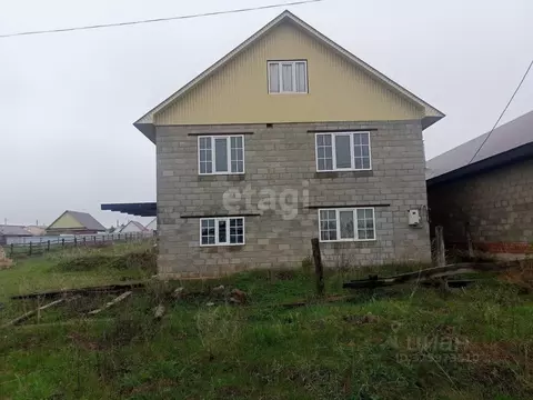 Дом в Башкортостан, Стерлибашевский сельсовет, с. Стерлибашево ул. ...