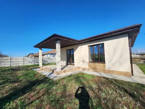 Дом в Крым, Симферопольский район, с. Урожайное  (100 м)