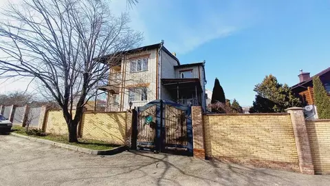 Дом в Ставропольский край, Ставрополь № 9 мкр, проезд Яблочный, 1 (180 ...