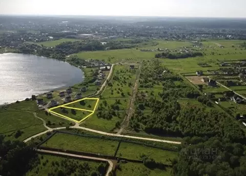 Участок в Калужская область, Боровский муниципальный округ, д. Комлево ...