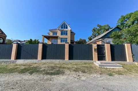 Дом в Ростовская область, Ростов-на-Дону Рельефная ул., 9 (390 м)