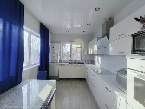 Дом в Иркутская область, Иркутский муниципальный округ, с. Хомутово ...