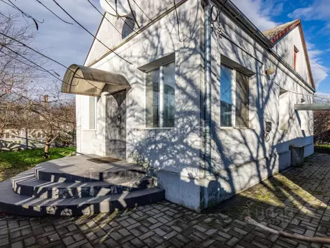 Дом в Крым, Симферопольский район, Гвардейское пгт ул. Вишневая, 1 (65 ...