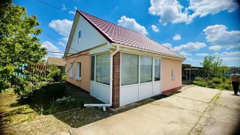 Дом в Крым, Раздольненский район, Березовское с/пос, с. Березовка ул. ...