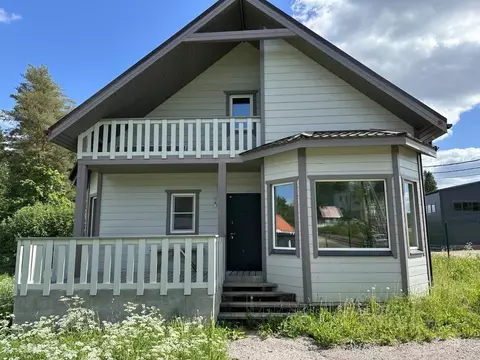 Дом в Ленинградская область, Приозерский район, пос. Сосново ул. ...