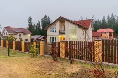 Дом в Ленинградская область, Выборгский район, пос. Первомайское, ...