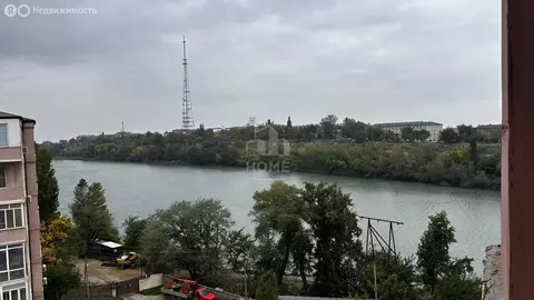 2-комнатная квартира: Махачкала, улица Вузовское Озеро, 15к3 (79 м)