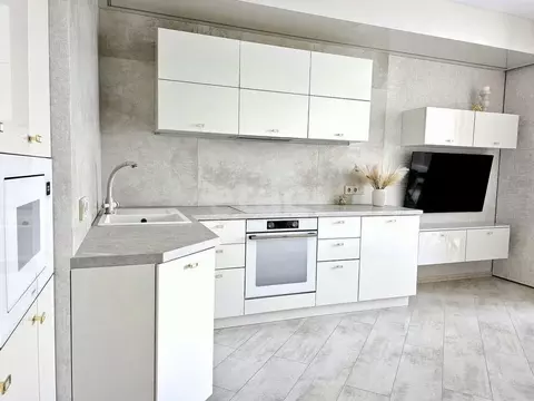 2-к кв. Крым, Евпатория просп. Ленина, 68к43 (57.1 м)