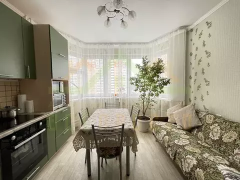 3-к кв. Москва, Москва, Московский г. ул. Солнечная, 15 (76.0 м)