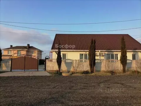 Дом в Крым, Ленинский район, Семисотское с/пос, с. Каменское  (250 м)
