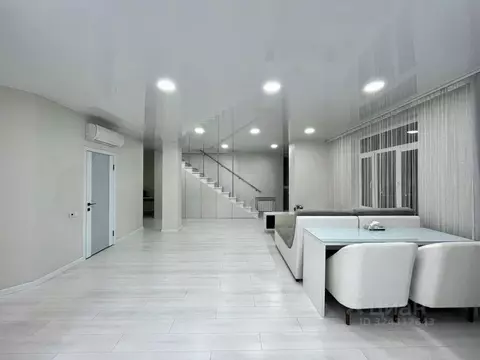 2-к кв. Омская область, Омск просп. Комарова, 15к1 (130.7 м)