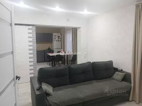 Дом в Бурятия, Иволгинский район, Сотниковское с/пос, с. Сотниково ул. ...