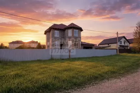 Дом в Оренбургская область, Оренбургский район, с. Южный урал ...