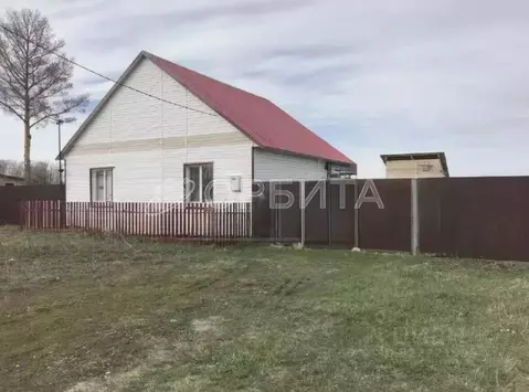 Дом в Тюменская область, Ялуторовский муниципальный округ, д. ...