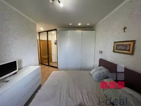 Продается 2-комнатная квартира