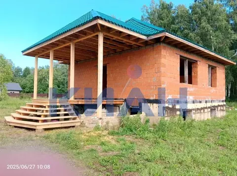 Дом в Красноярский край, Емельяновский район, Шуваевский сельсовет, ...