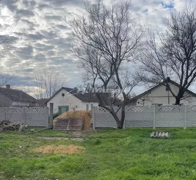 Дом в Крым, Симферопольский район, Первомайское с/пос, с. Красное ул. ...