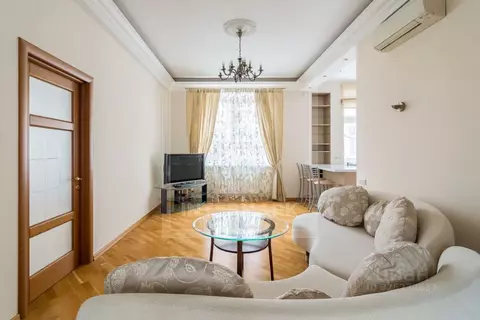 4-к кв. Москва Малая Бронная ул., 36 (100.0 м)