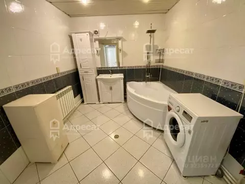 Дом в Волгоградская область, Светлоярский район, с. Большие Чапурники ...