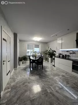 2-комнатная квартира: Саратов, Вольская улица, 2Д (93 м)