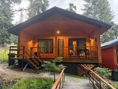 Дом в Карачаево-Черкесия, Зеленчукский район, с. Архыз ул. Банковская, ...