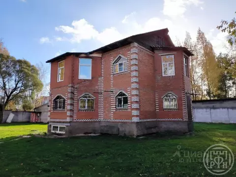Дом в Санкт-Петербург, Санкт-Петербург, Петергоф Собственный просп., ...