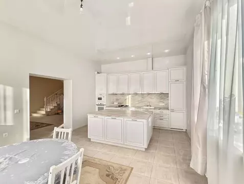 Дом в Тюменская область, Тюмень ул. Алексея Первухина (325 м)