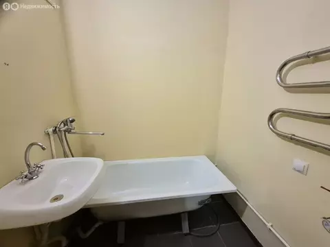 3-комнатная квартира: Сокол, Свердловская улица, 3А (57.4 м)